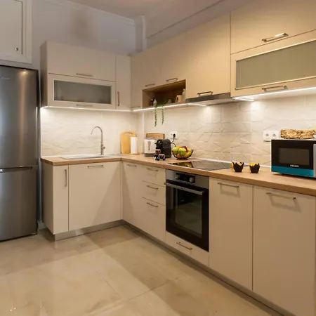 Modern 2br With Balcony - Agia Sofia Διαμέρισμα