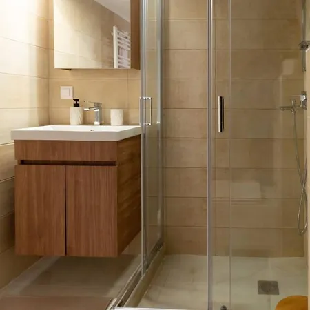 Modern 2br With Balcony - Agia Sofia Διαμέρισμα